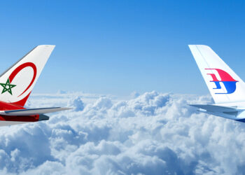 queues d'avion dans le ciel