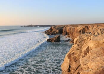 plage rochers crépuscule