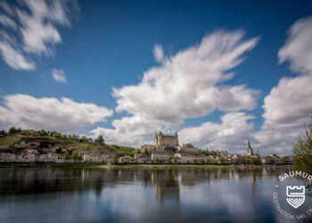 fleuve village château