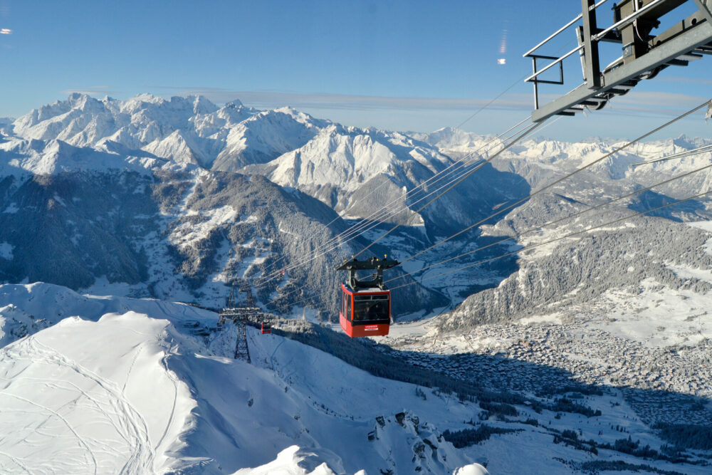 téléphérique montagnes neige