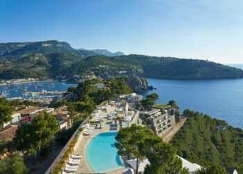 piscine mer hôtel drône