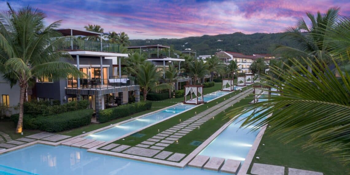 piscine jardin hôtel