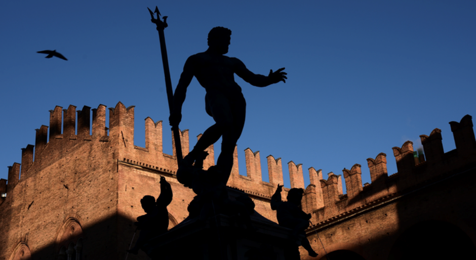 statue contre jour trident fontaine