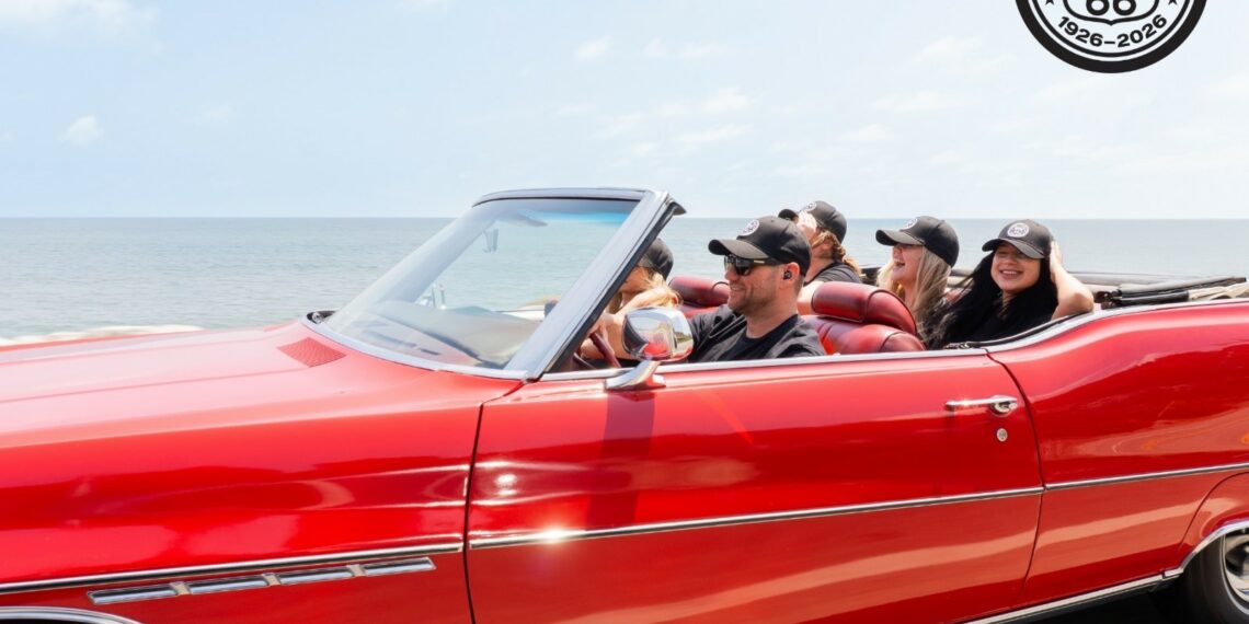 voiture rouge décapotables personnes mer