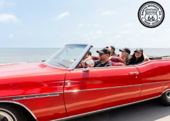 voiture rouge décapotables personnes mer