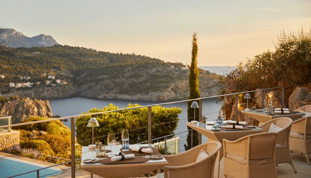 terrasse vue table chaises mer