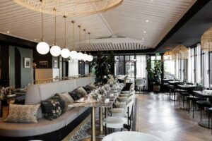 restaurant brasserie banquettes blanches