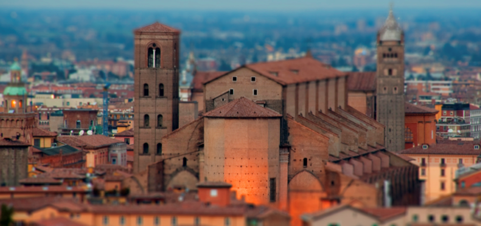 La basilique San Petronio et les toits rouges de Bologne, crédit photo : Giuseppe Oliva pour Emilia Romagna