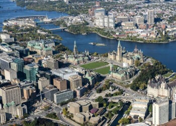 Feu d'artifice au Parlement -Tourisme Ottawa