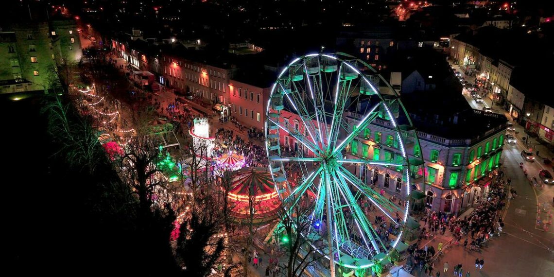 nuit grande roue chars lumineux