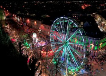 nuit grande roue chars lumineux