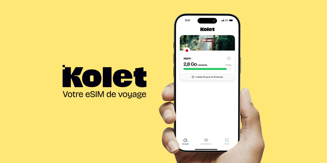 smartphone dans la main en gros plan sur appli