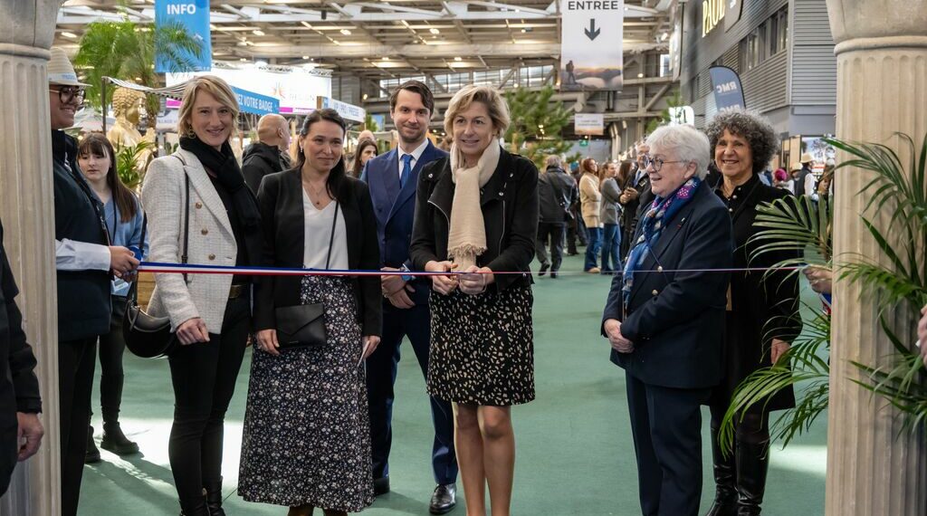 ouverture salon ruban à couper comité