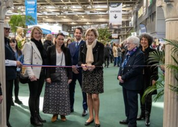 ouverture salon ruban à couper comité