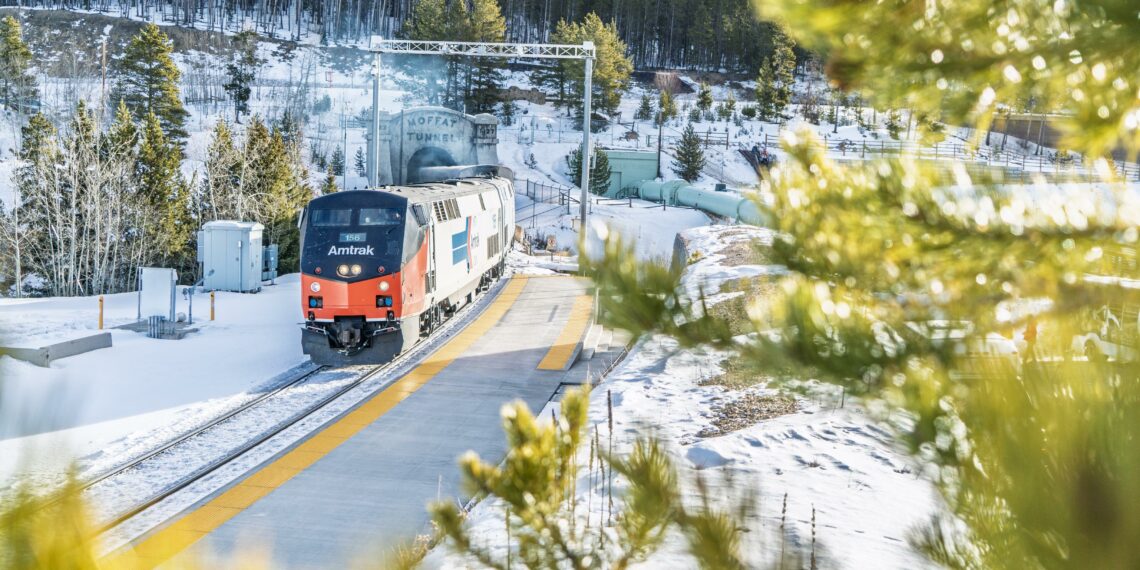 train forêts enneigées
