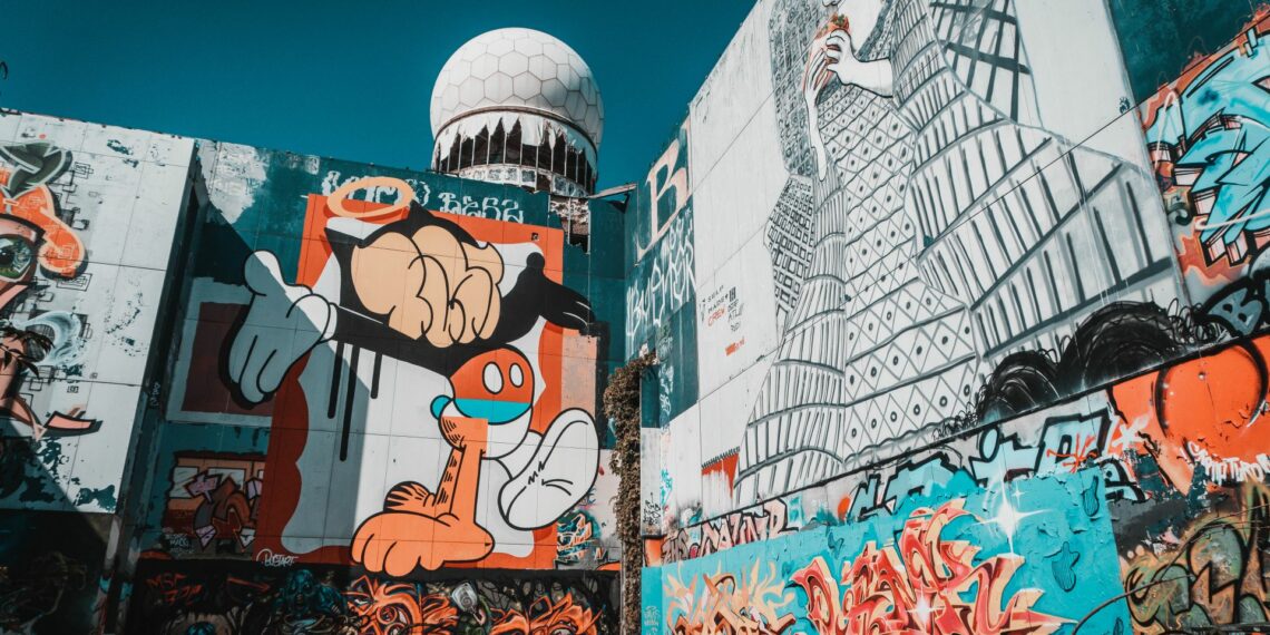 street art mur peinture dessin animés