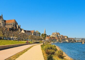 fleuve ville chemins