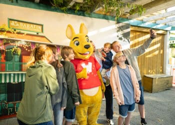 mascotte kangourou famille selfie