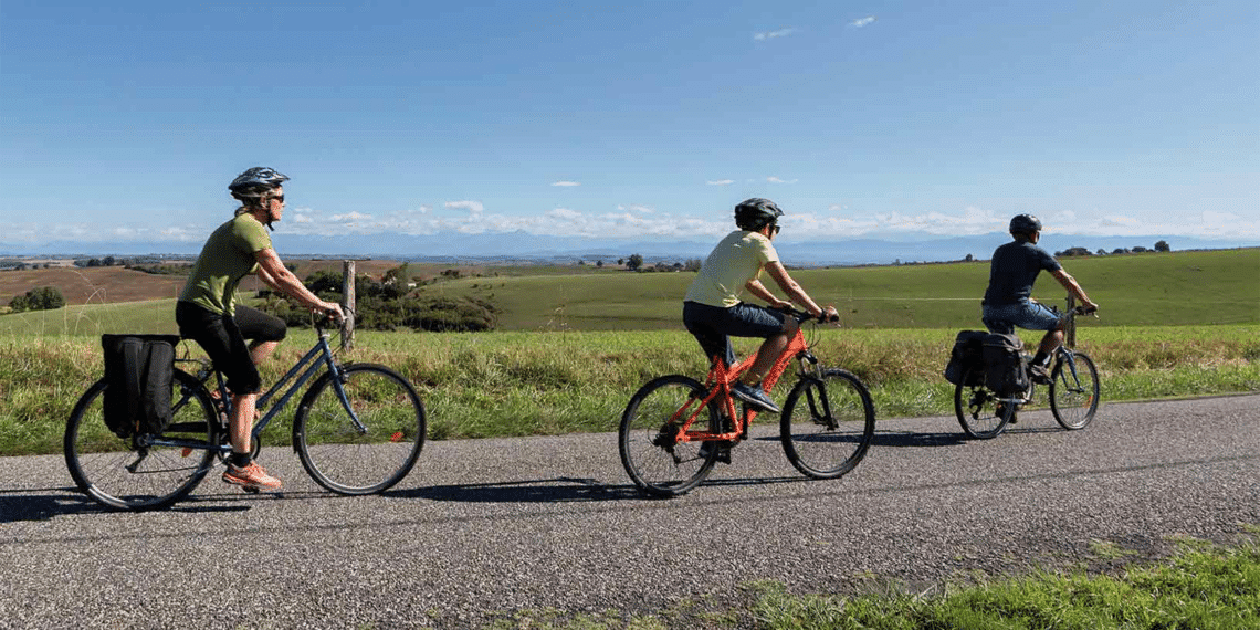 3 cyclistes sur la route
