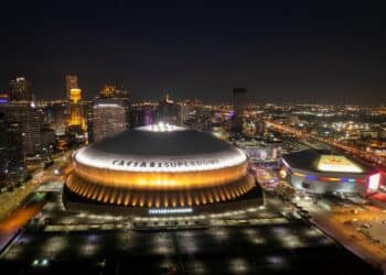 stade illuminé la nuit