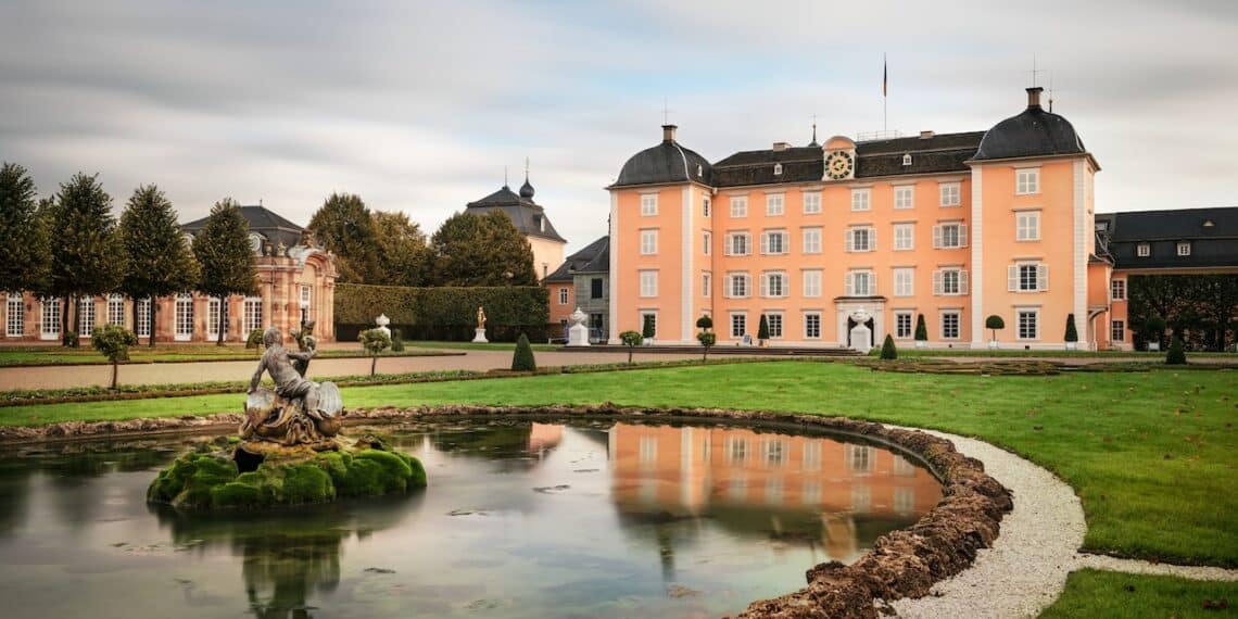 Gartenfassade und Zirkelbauten