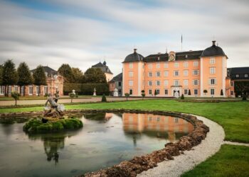 Gartenfassade und Zirkelbauten