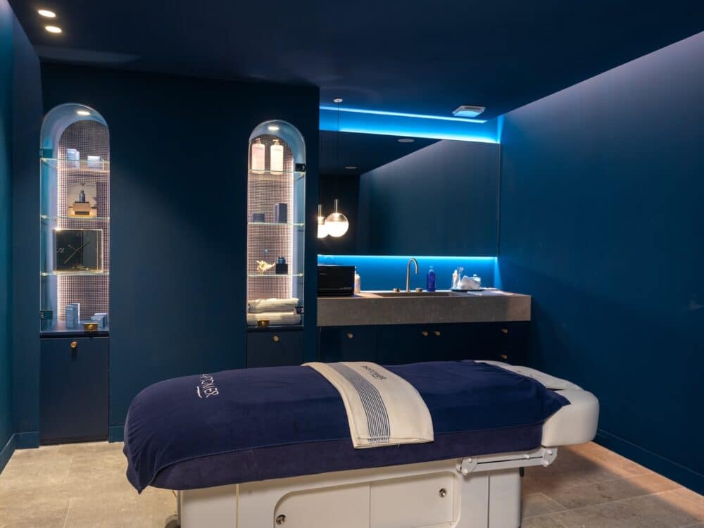 HOTEL BLEU