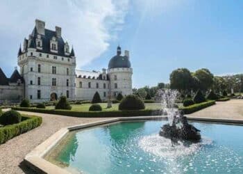 château blanc jardin fontaine