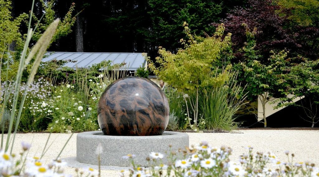 jardins boule marron sculpture