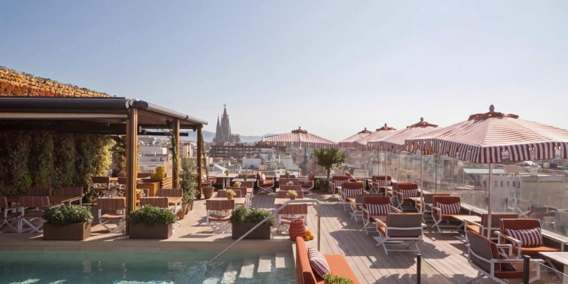 rooftop tables parasols ciel bleu
