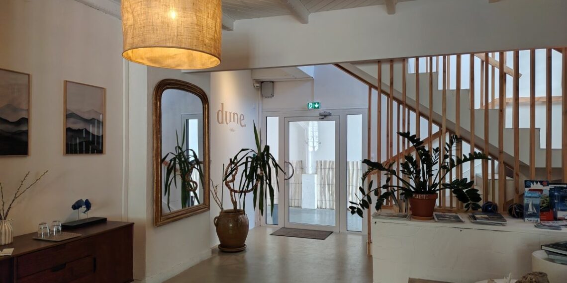 escaliers lampe entrée bois