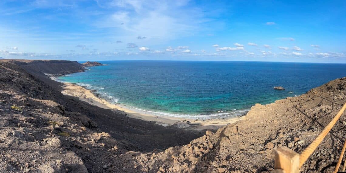 mer falaises noires
