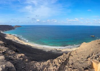 mer falaises noires