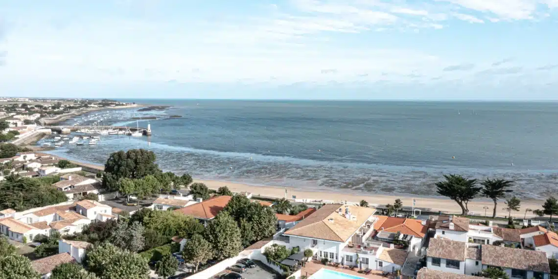 vue mer hôtel piscine