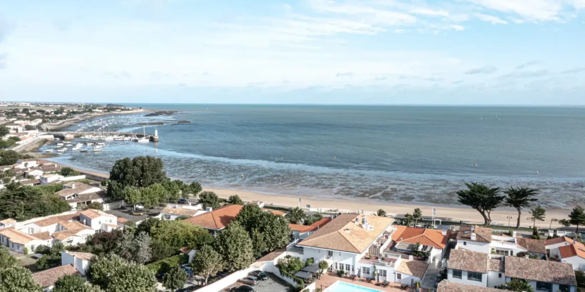 vue mer hôtel piscine