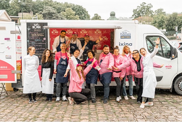 food trucks groupe de soignants blouses roses