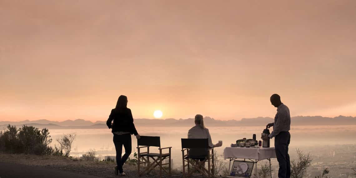 dîner mer 3 personnes coucher de soleil