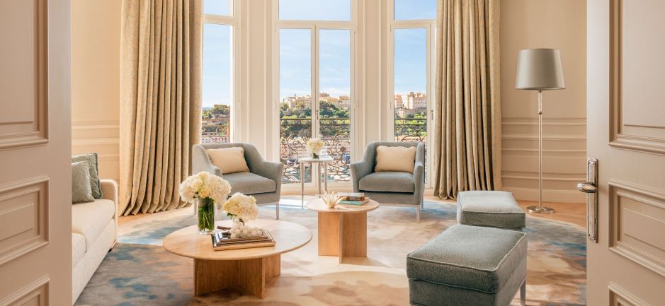 suite fauteuils baie vitrée salon