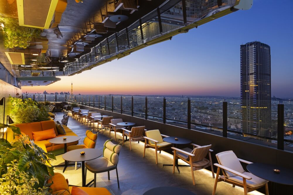 Skybar - Rooftop outdoor night large ©Arnaud Laplanche