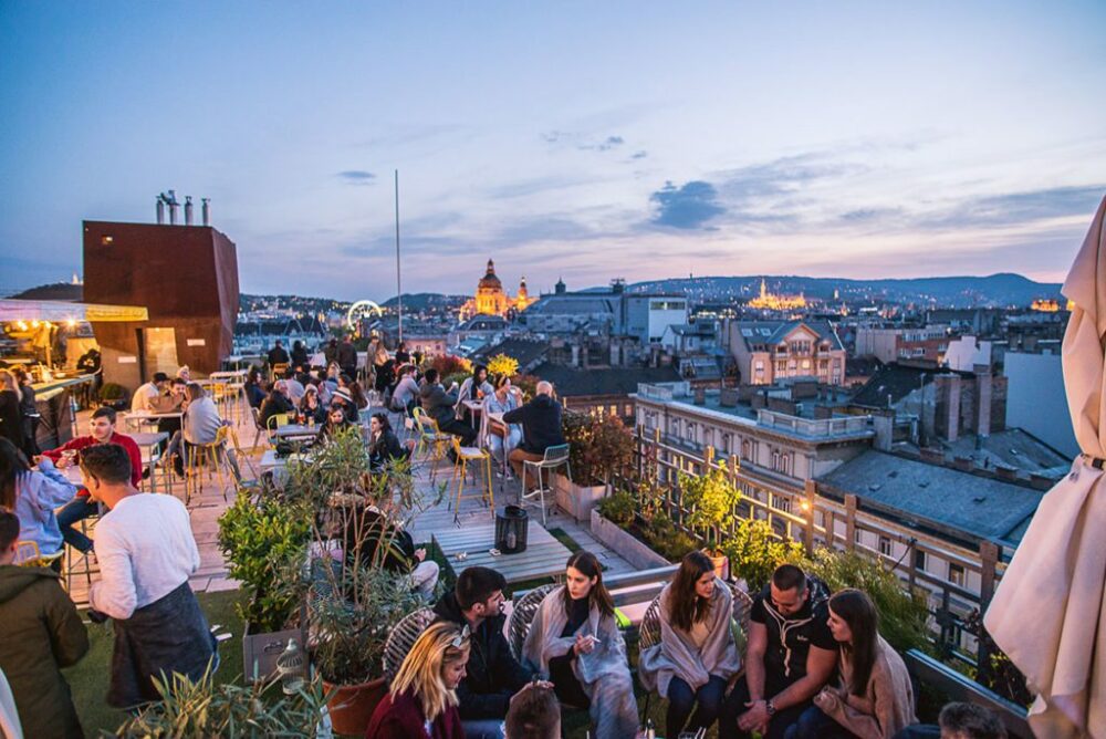 rooftop bar foule