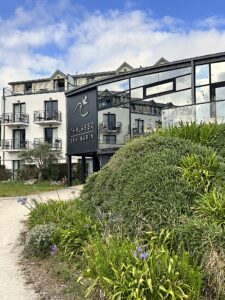 bâtiment Concarneau hôtel arbres