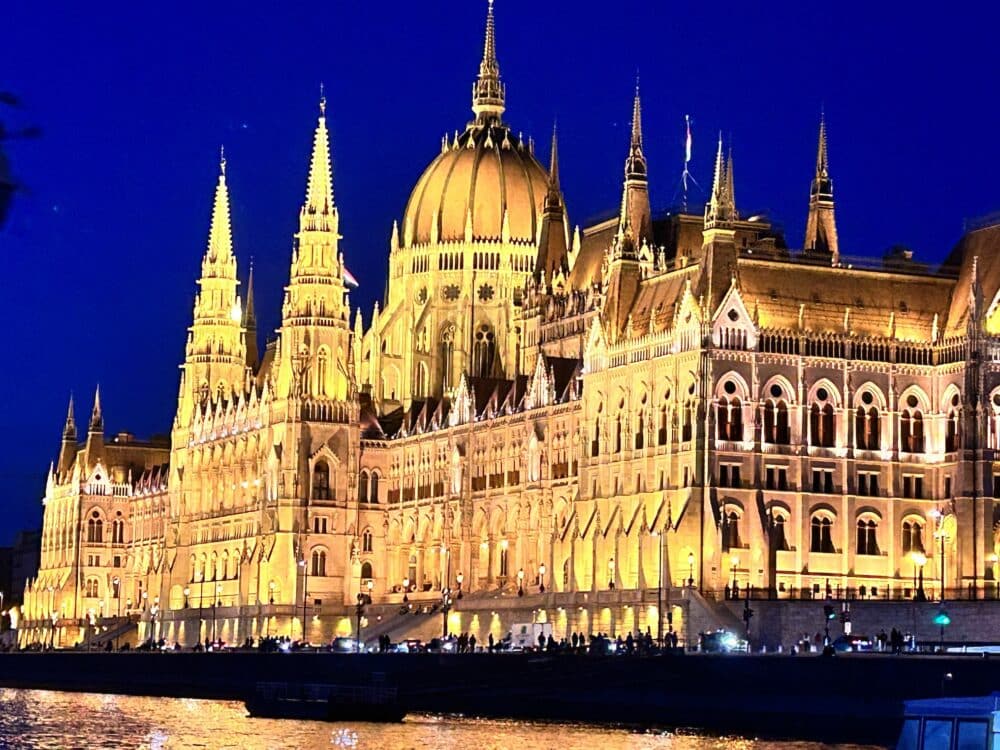 Budapest de nuit monument