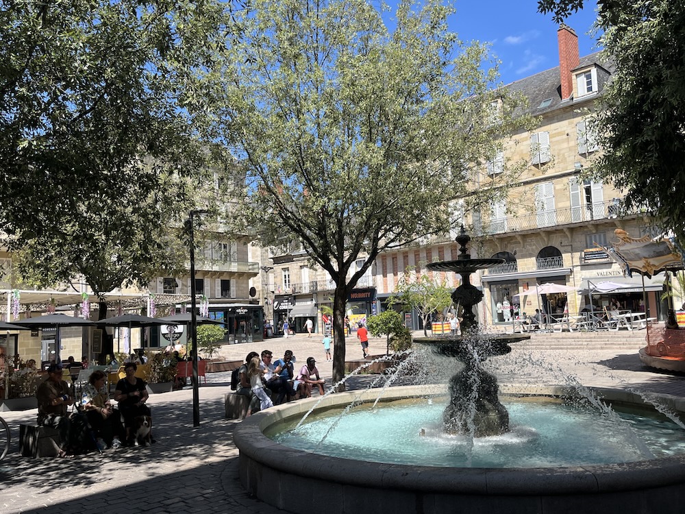 La place du Civoire et sa fontaine, à Brive ©Valérie Collet