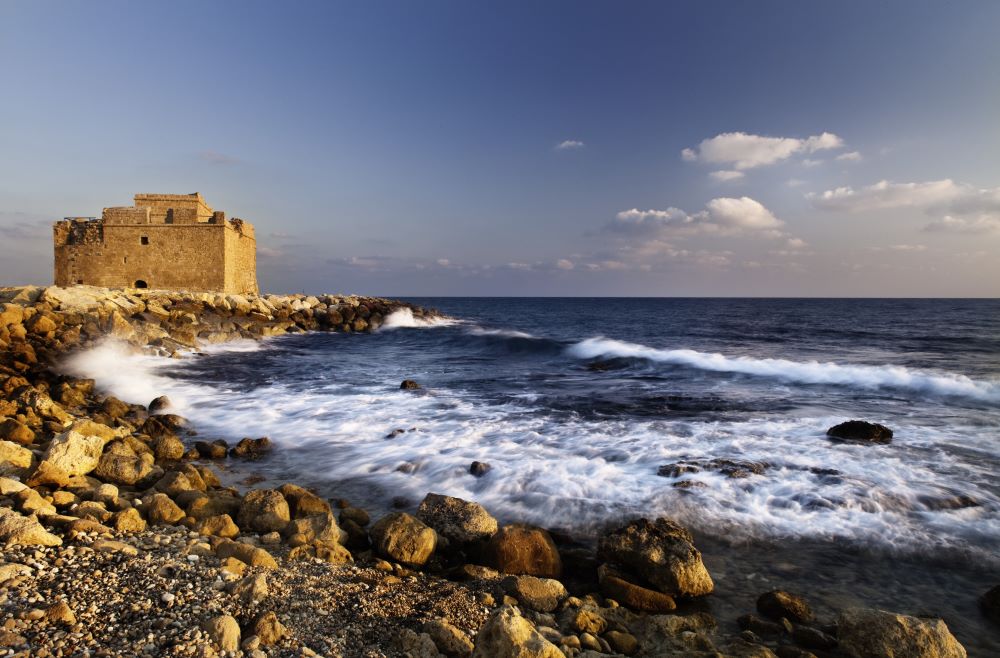 mer plage galets forteresse