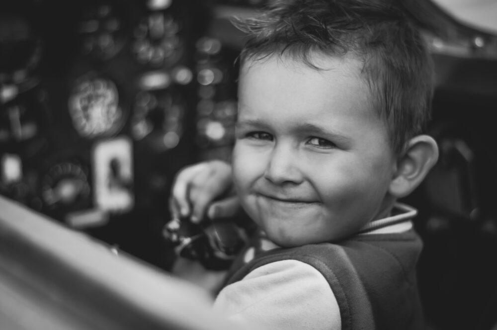 ENFANT AVION