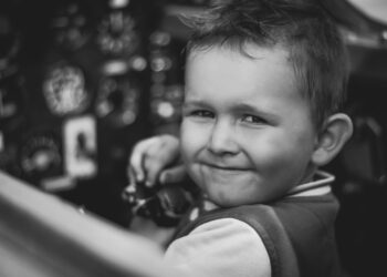 ENFANT AVION